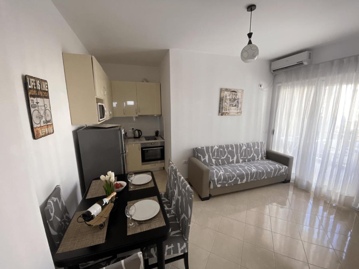 Madernas Bernad Apartment Orikum Bagian luar foto