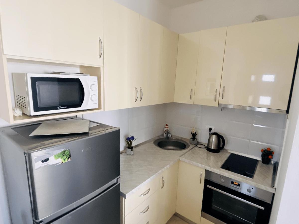 Madernas Bernad Apartment Orikum Bagian luar foto