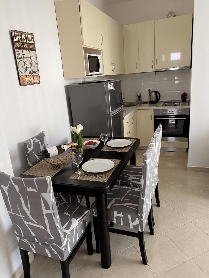 Madernas Bernad Apartment Orikum Bagian luar foto
