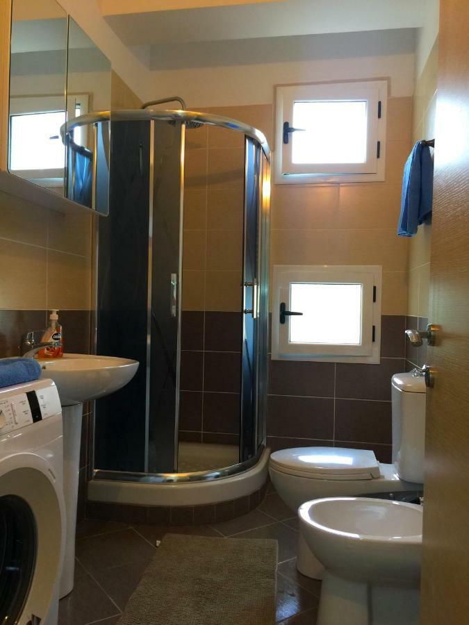 Madernas Bernad Apartment Orikum Bagian luar foto